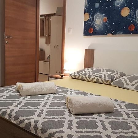 Apartment Orange Brist พูลา ภายนอก รูปภาพ