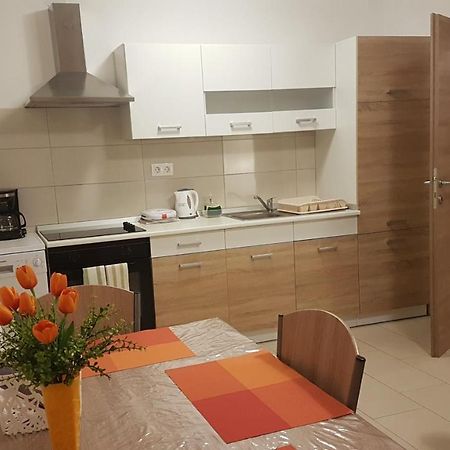 Apartment Orange Brist พูลา ภายนอก รูปภาพ