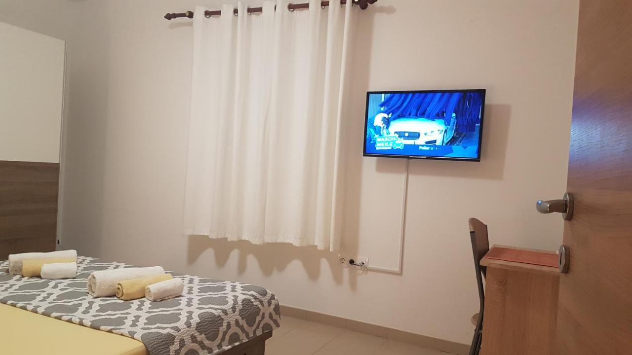 Apartment Orange Brist พูลา ภายนอก รูปภาพ