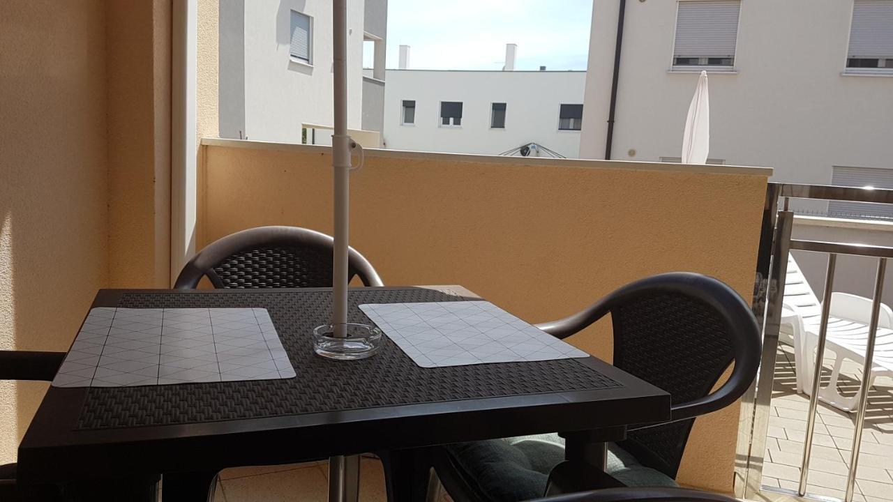 Apartment Orange Brist พูลา ภายนอก รูปภาพ