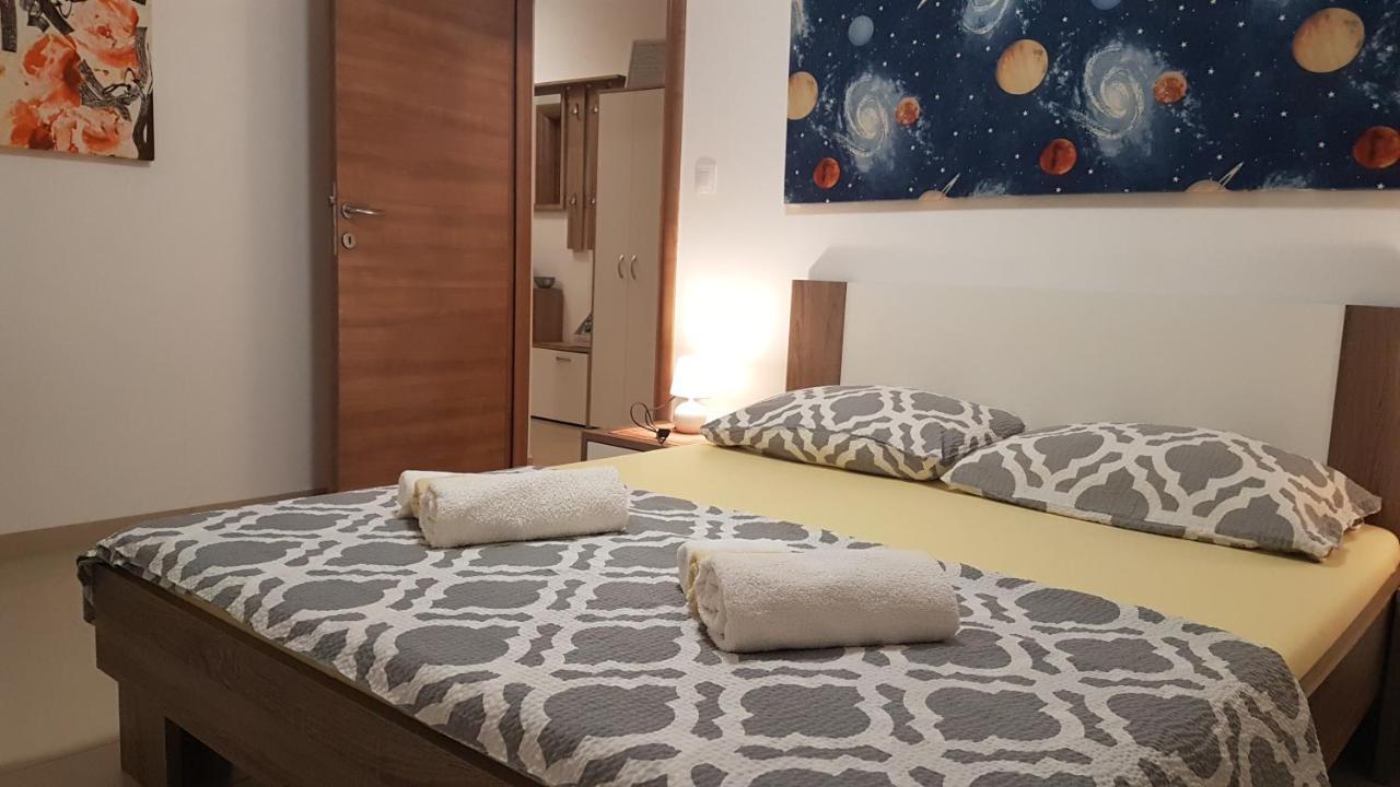 Apartment Orange Brist พูลา ภายนอก รูปภาพ