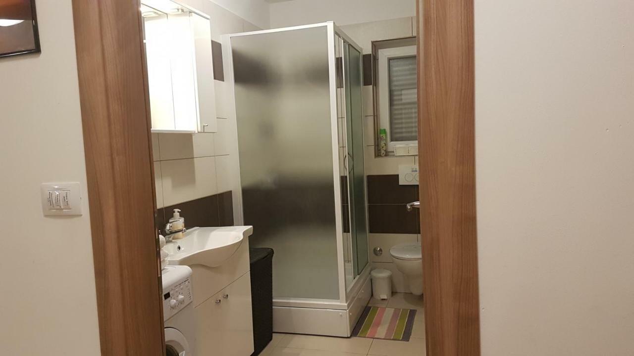 Apartment Orange Brist พูลา ภายนอก รูปภาพ