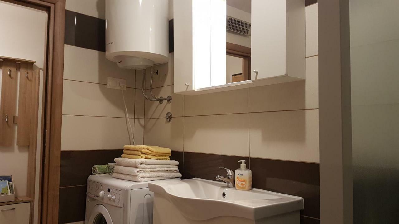 Apartment Orange Brist พูลา ภายนอก รูปภาพ