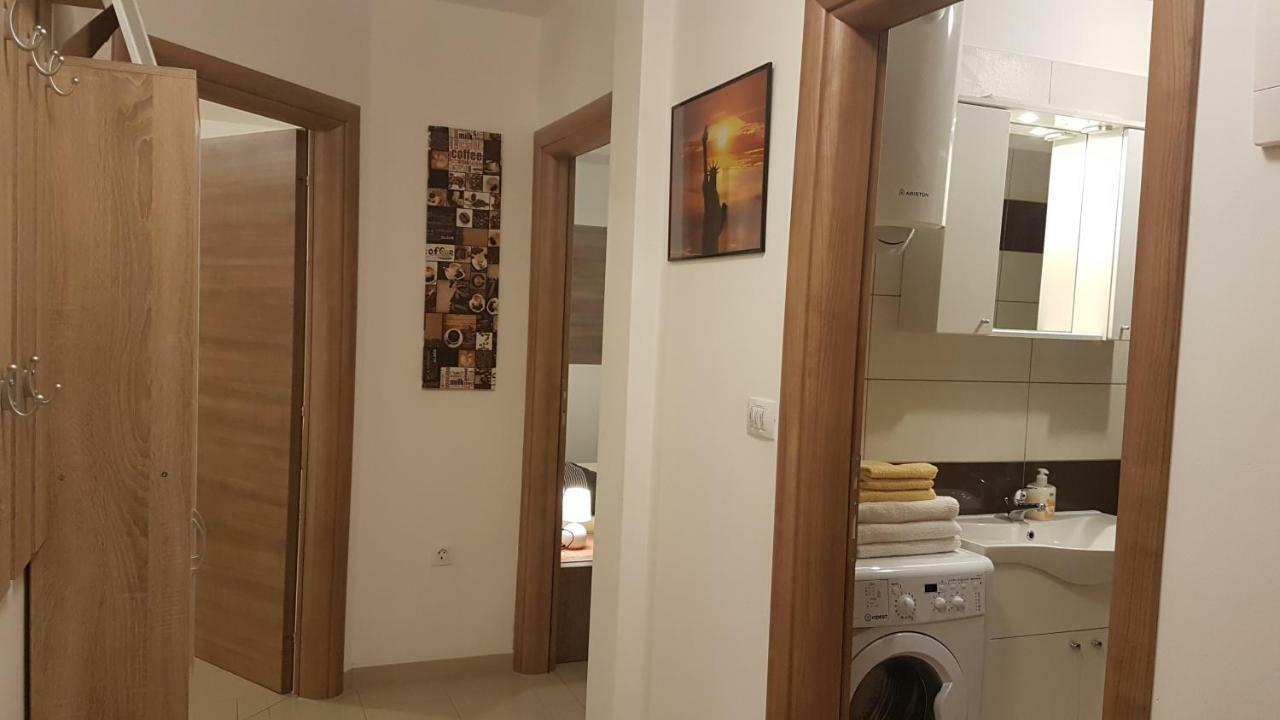Apartment Orange Brist พูลา ภายนอก รูปภาพ