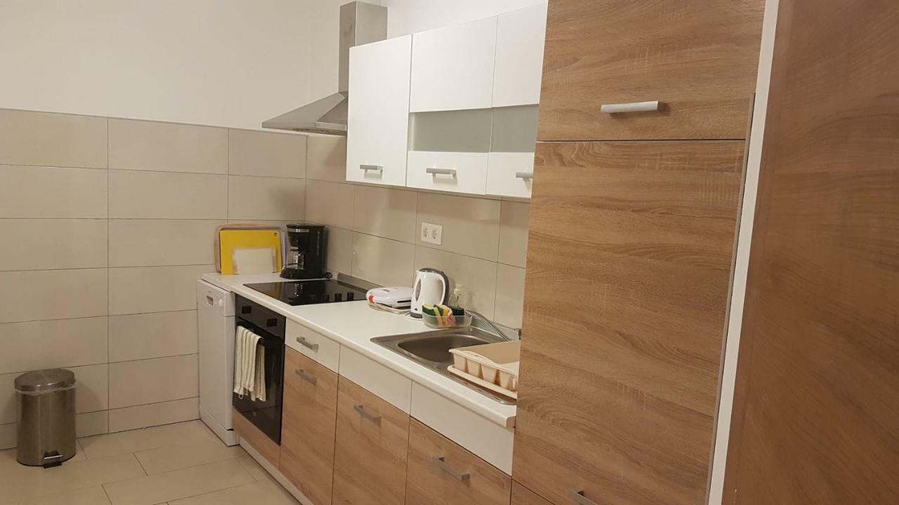 Apartment Orange Brist พูลา ภายนอก รูปภาพ