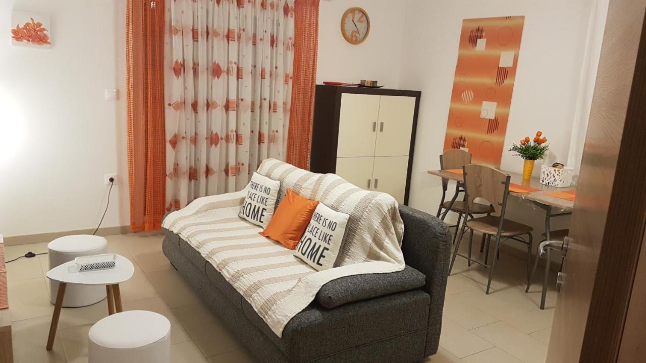 Apartment Orange Brist พูลา ภายนอก รูปภาพ