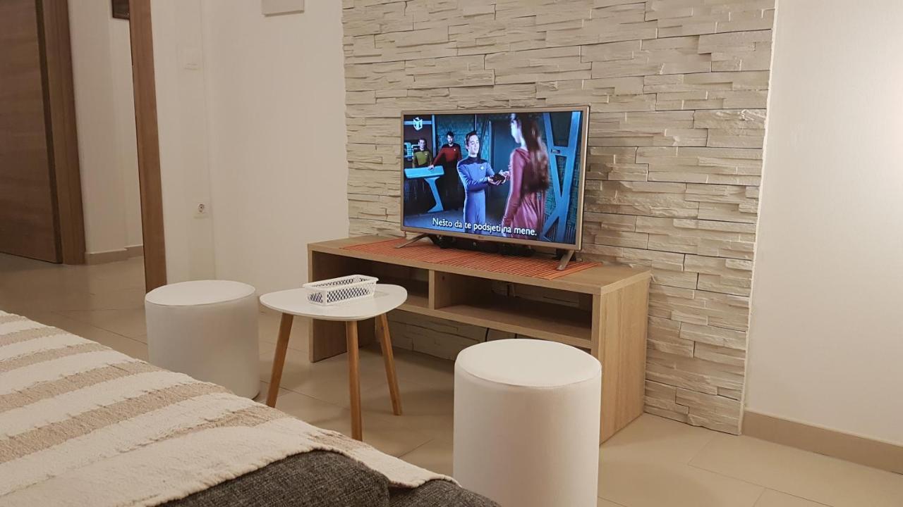 Apartment Orange Brist พูลา ภายนอก รูปภาพ