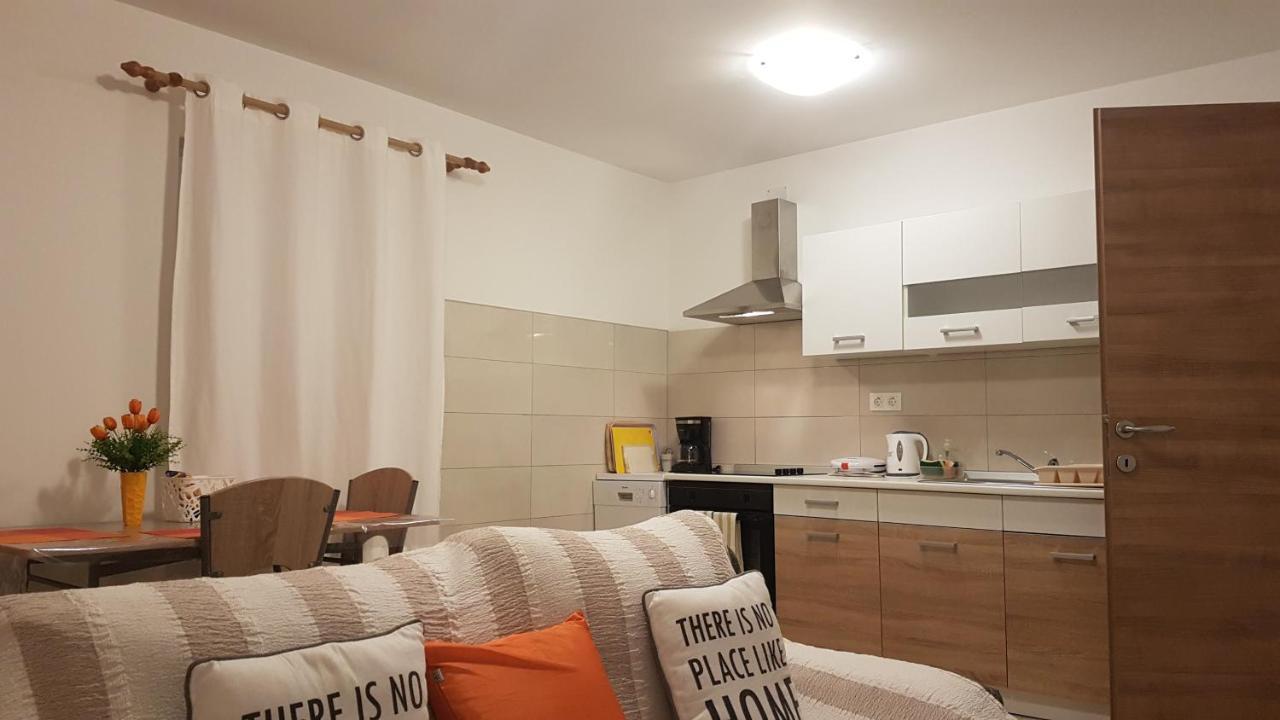Apartment Orange Brist พูลา ภายนอก รูปภาพ